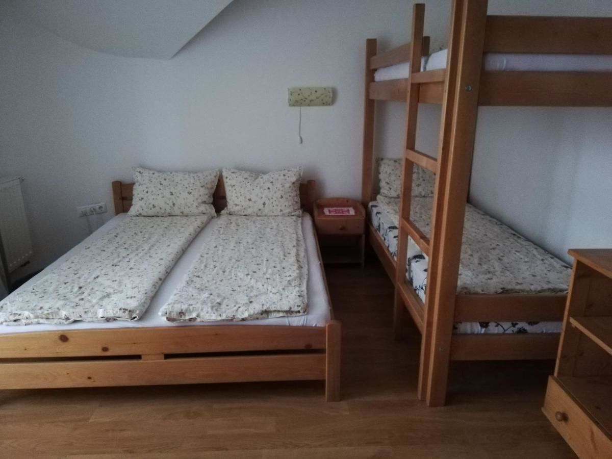 Отели типа «постель и завтрак» Kincses Panzió Прайд